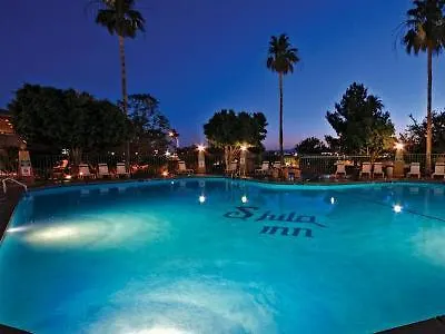 Hotel &